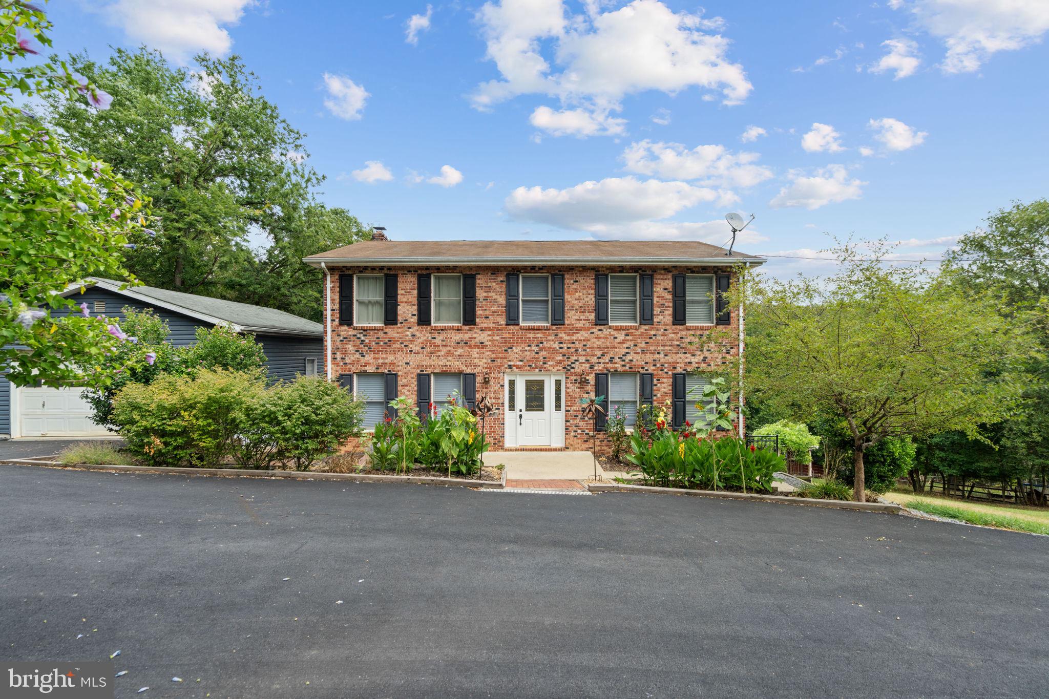 THUNDERBIRD FARM - Residential