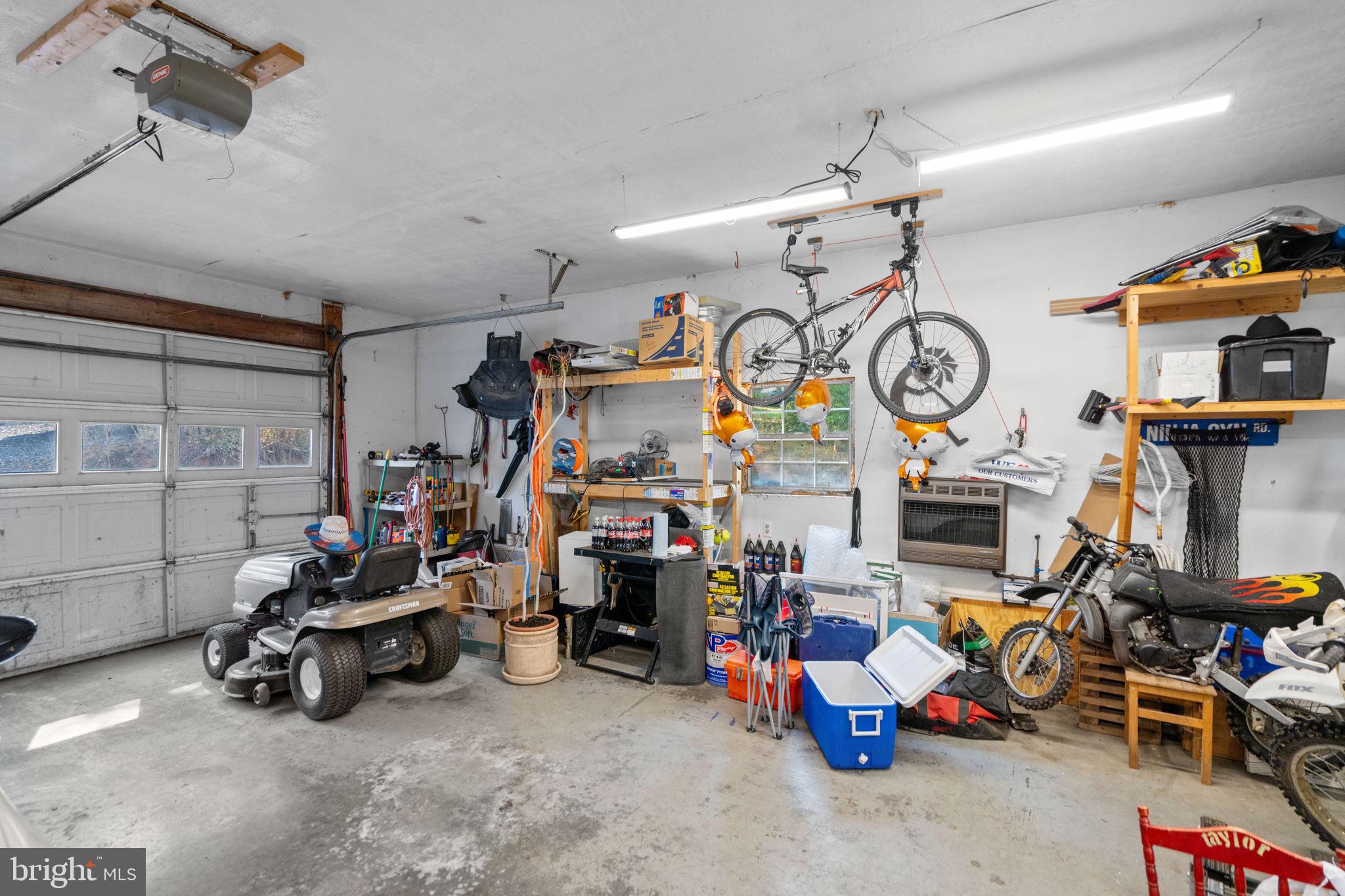 THUNDERBIRD FARM - Residential