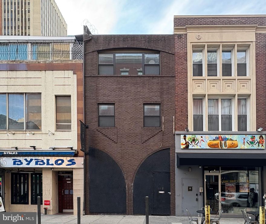 - Iconic bar / retail for lease in the heart of Rittenhouse - Philadelphia’s hottest and most trafficked neighborhood

- Bi-Level space with 2 built-out bar per floor

- Unique "elephant-ear" facade with wrought iron details, a standout amongst Rittenhouse's historic charm

- Exceptional co-tenancy on 18th Street, including: Di Bruno Brothers, Van Leeuwen, Tria Cafe, The Dandelion, The Ground Rittenhouse, The Continental Midtown, and &pizza

- Rittenhouse Square offers a dense and affluent residential population with national retail, daytime office, and Philadelphia’s top restaurants and hotels

- Available now