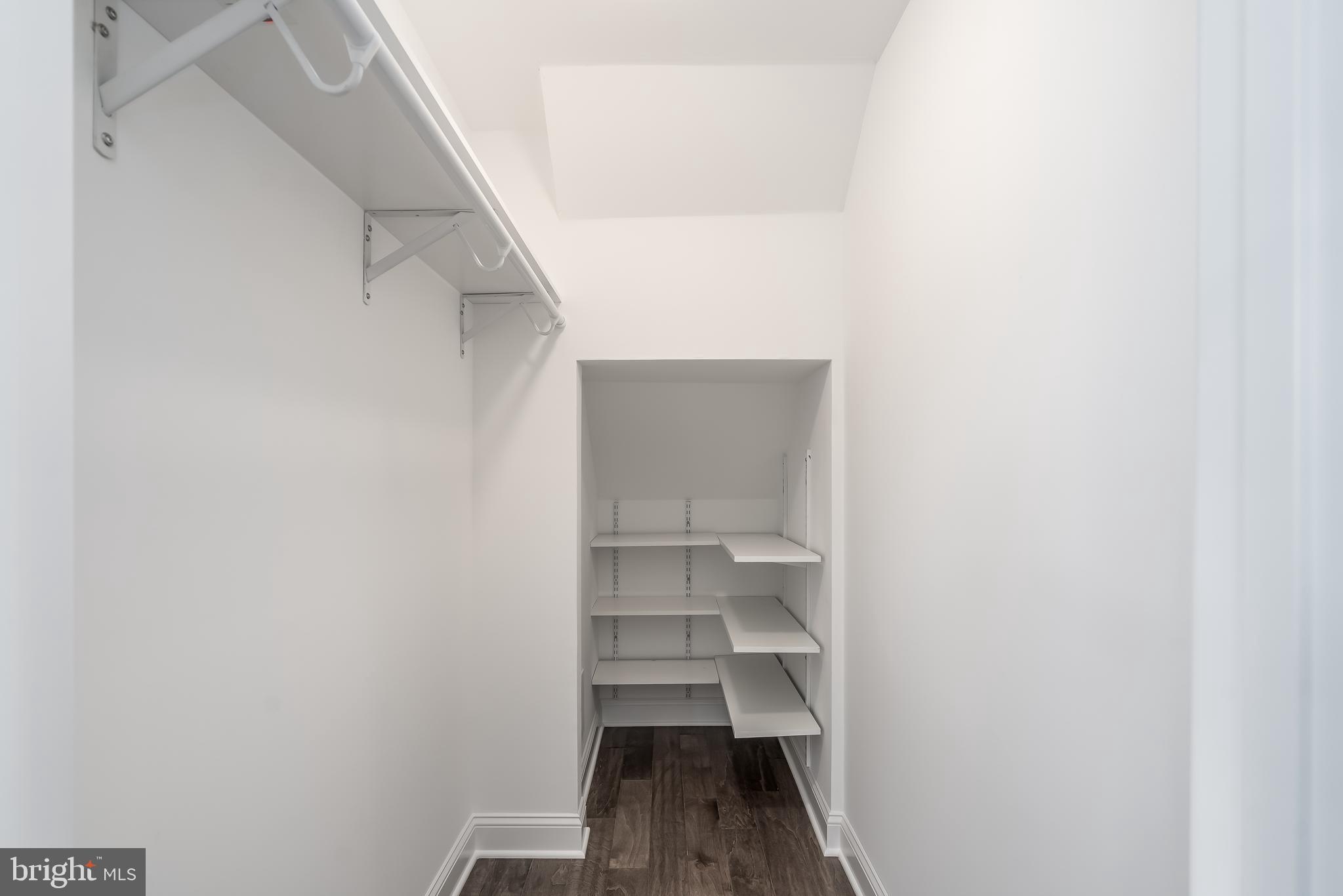 BUCKNELL MANOR - Residential