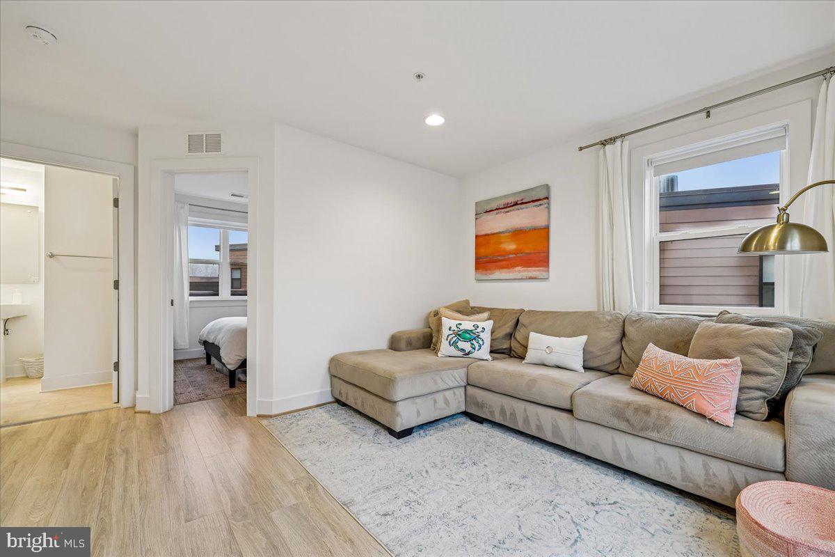 TOWER OAKS - Residential