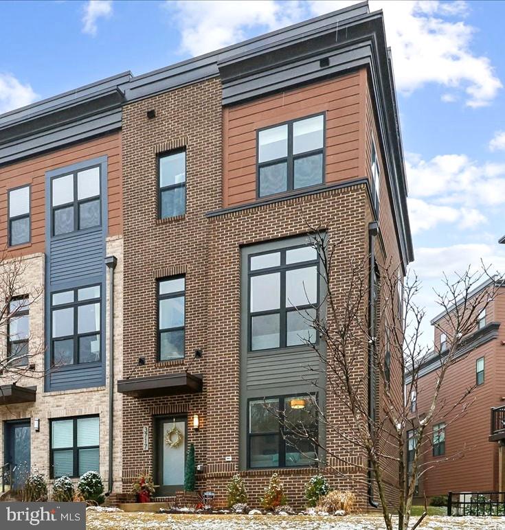 TOWER OAKS - Residential