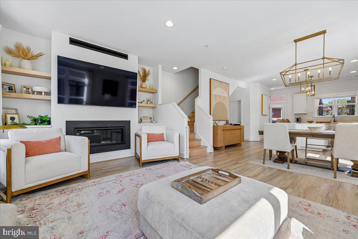 TOWER OAKS - Residential