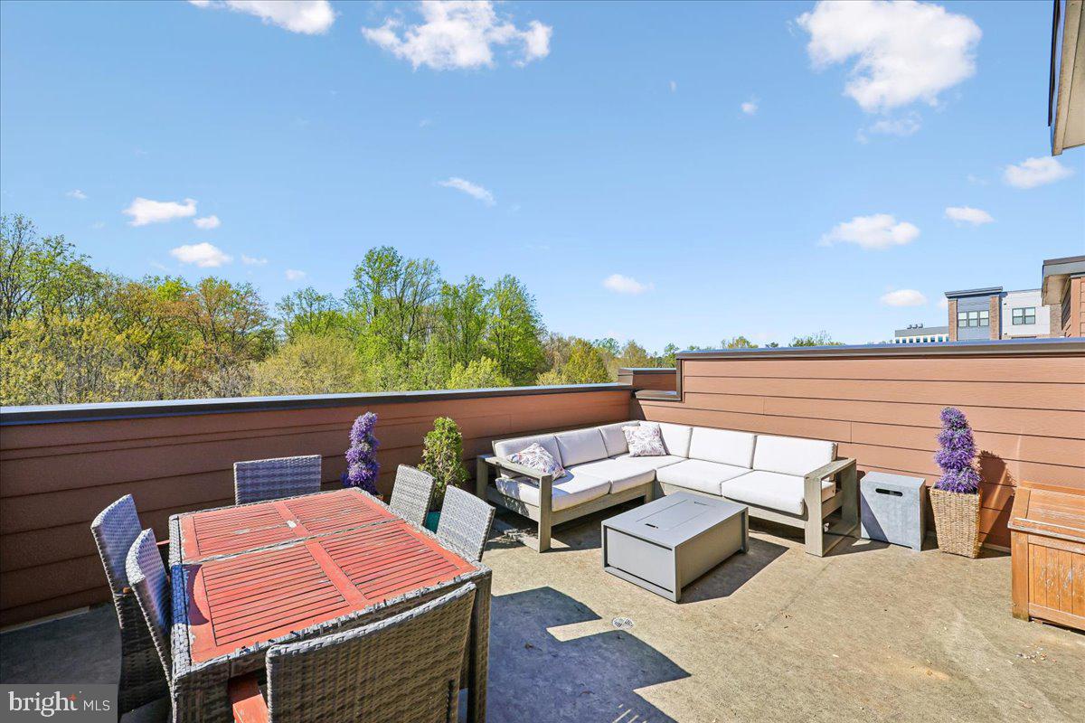 TOWER OAKS - Residential