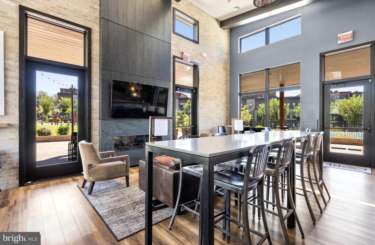 TOWER OAKS - Residential