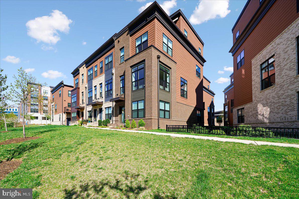 TOWER OAKS - Residential