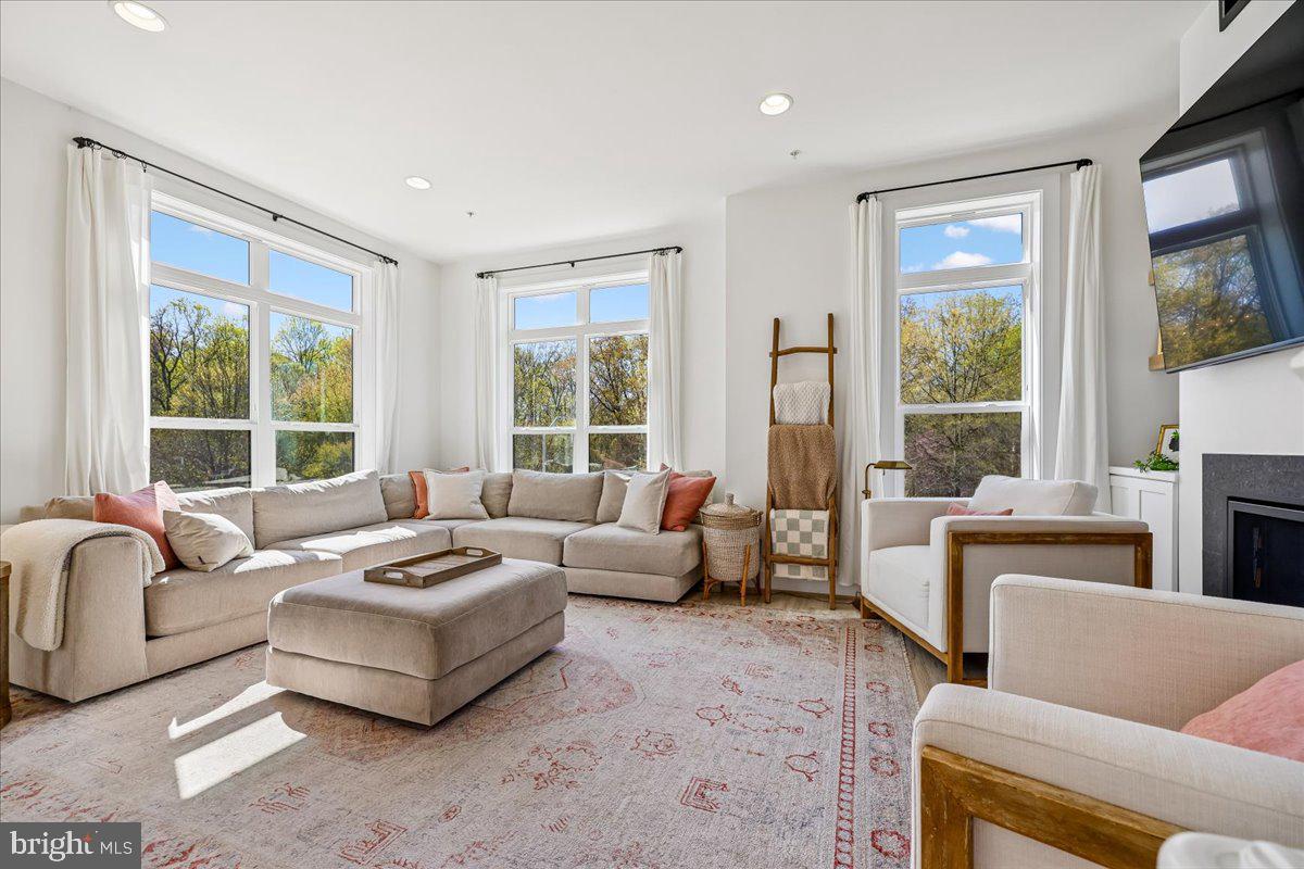 TOWER OAKS - Residential