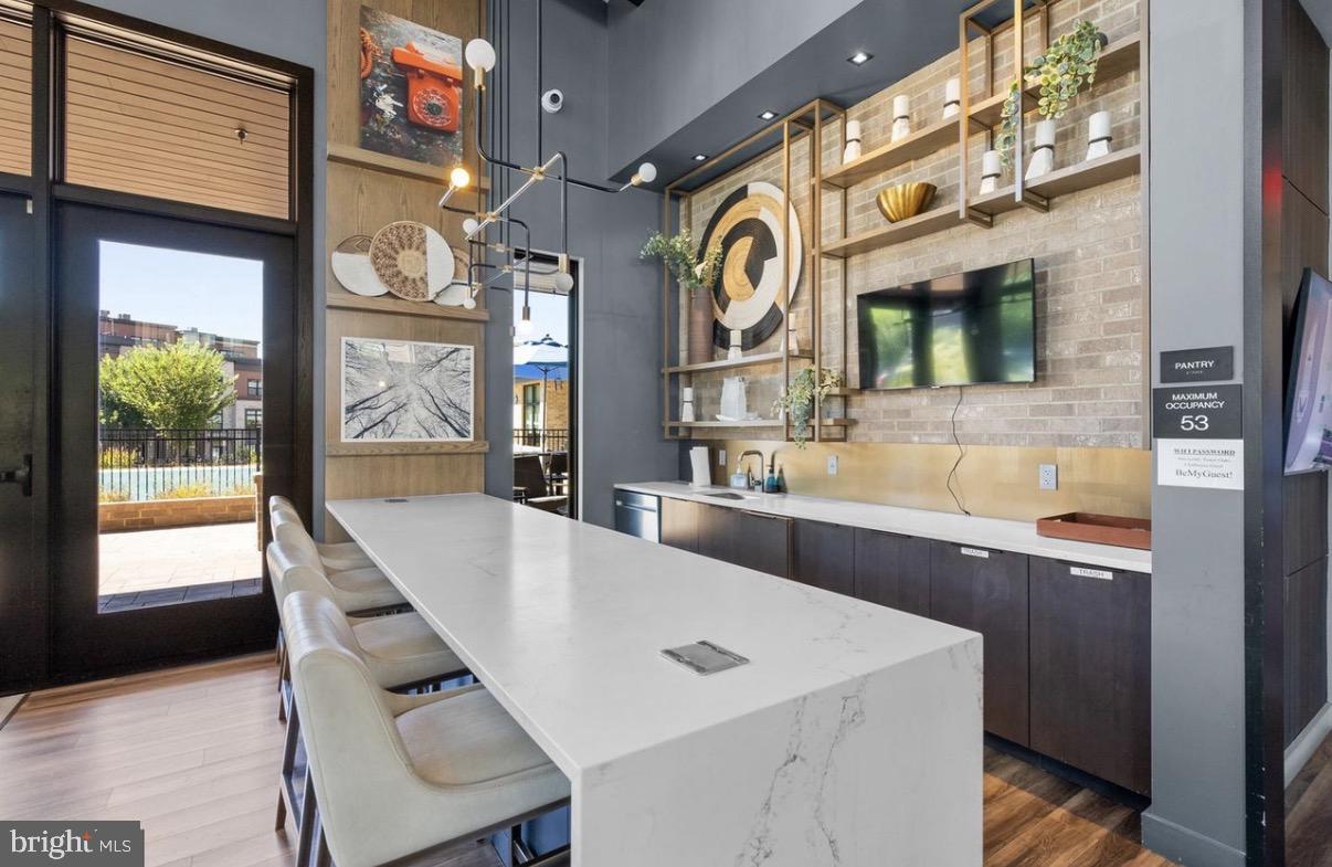 TOWER OAKS - Residential