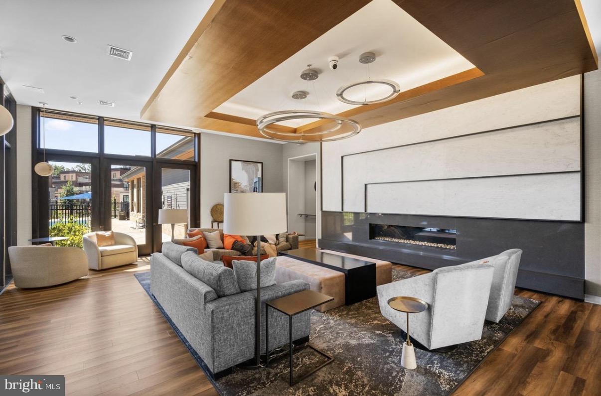 TOWER OAKS - Residential