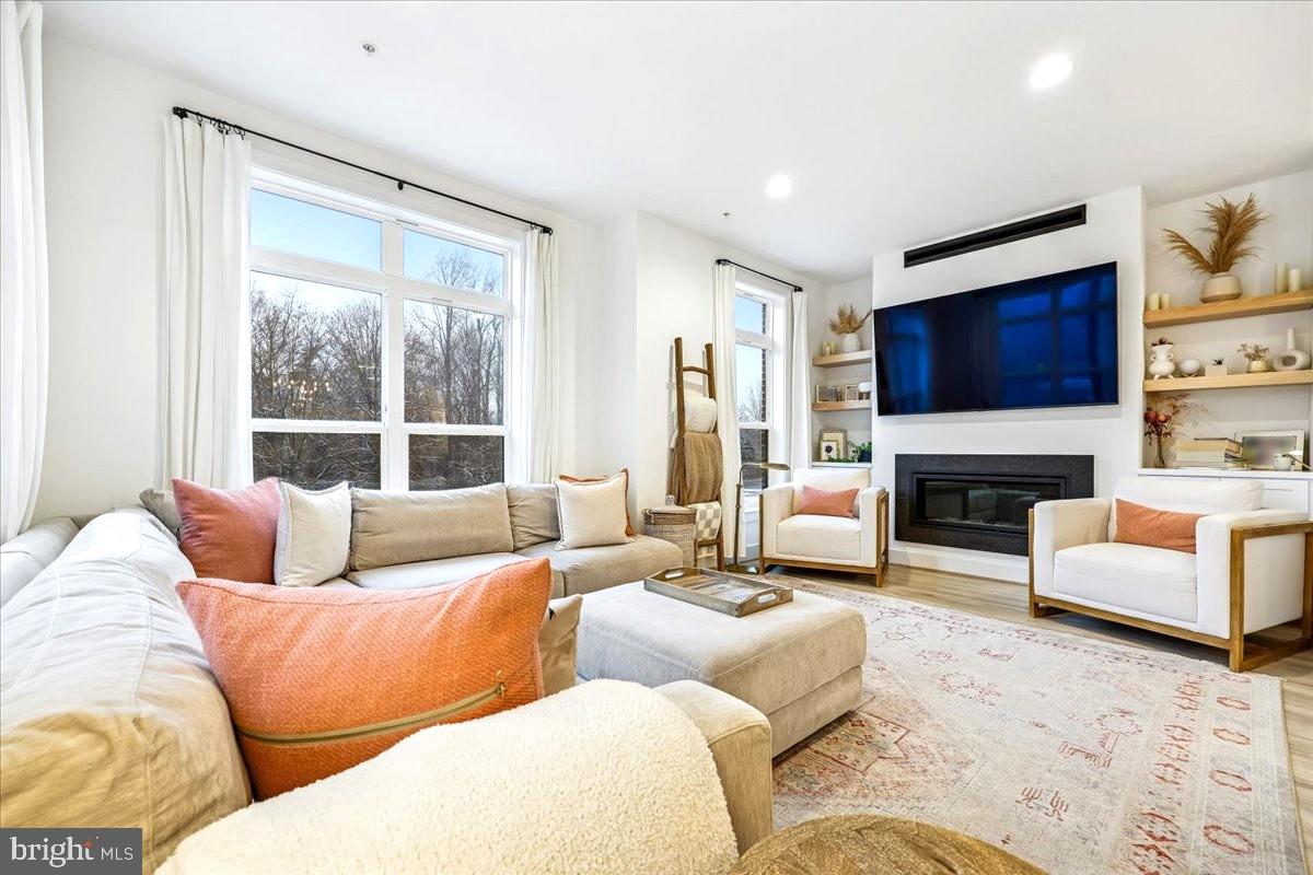 TOWER OAKS - Residential