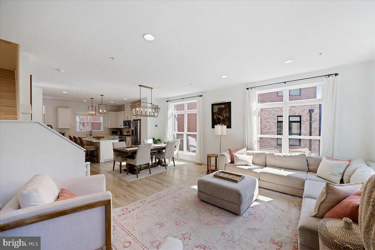 TOWER OAKS - Residential