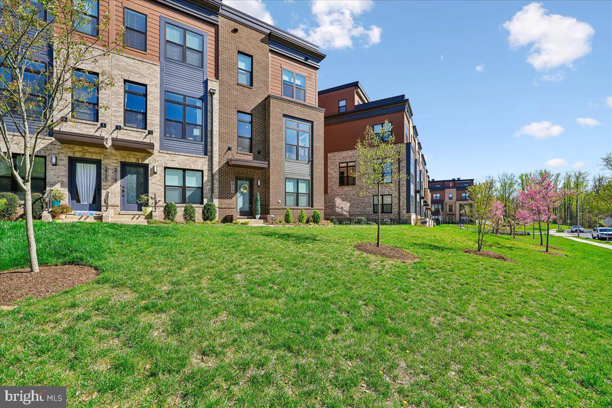 TOWER OAKS - Residential