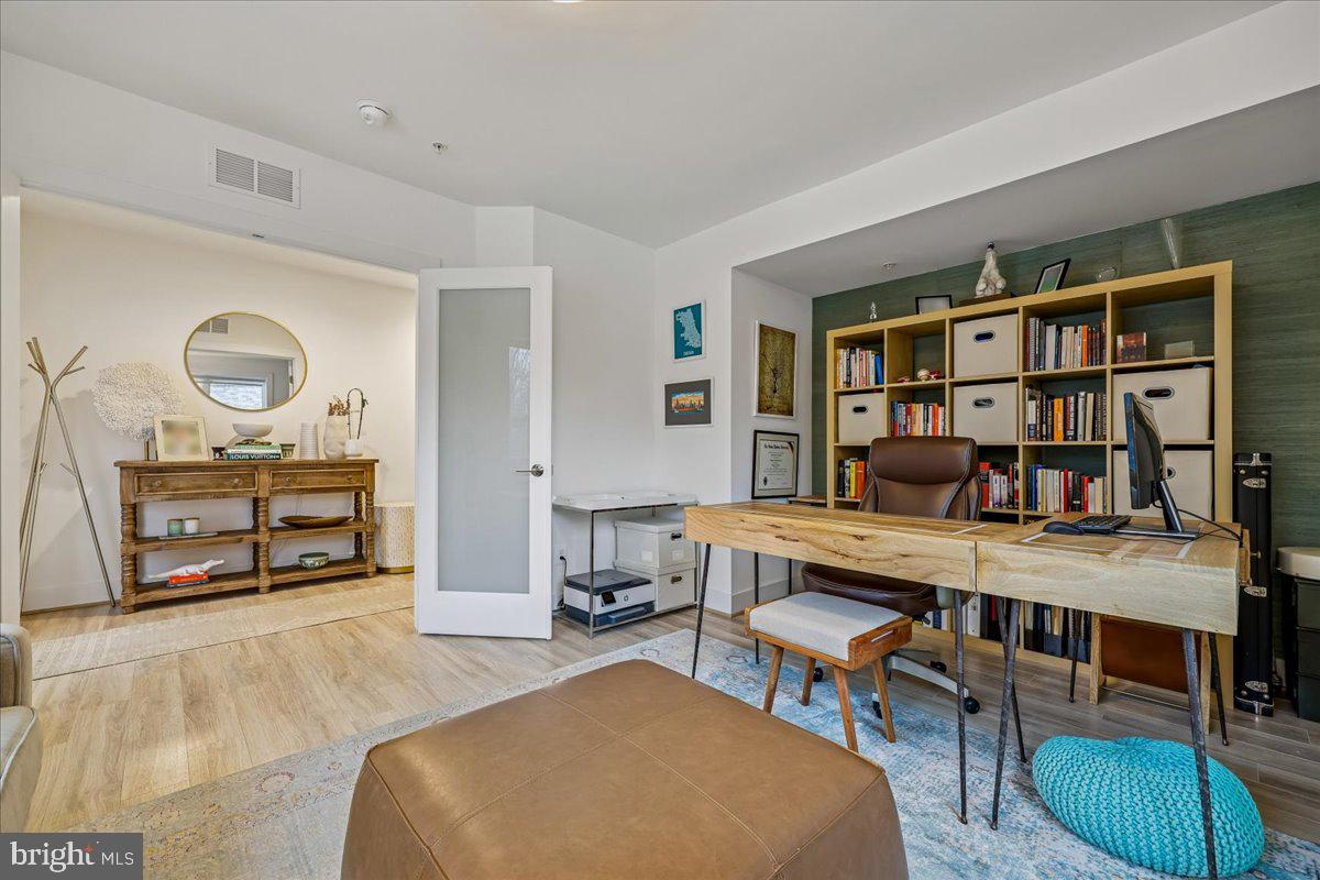 TOWER OAKS - Residential