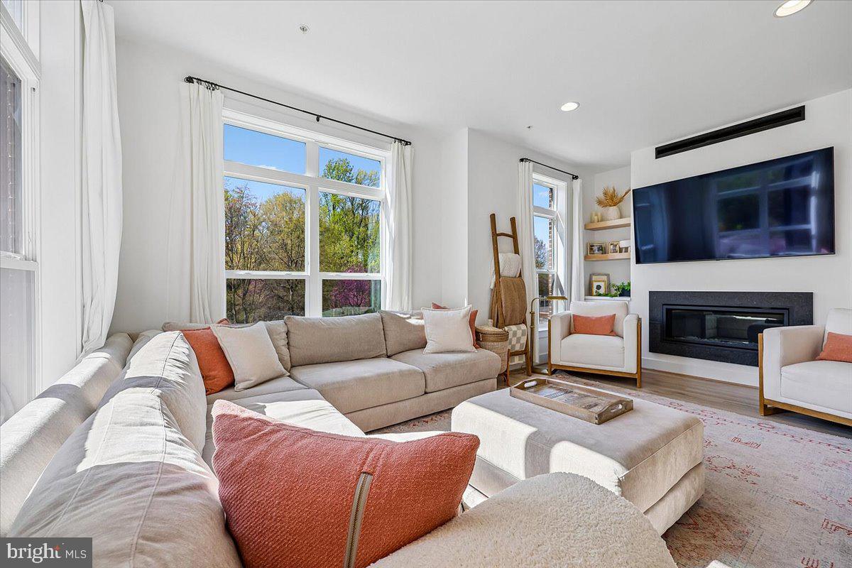 TOWER OAKS - Residential