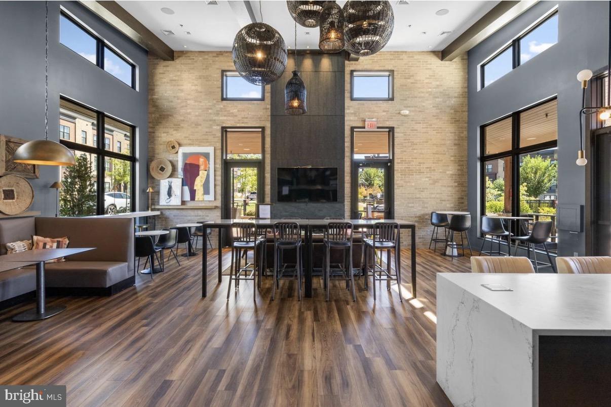 TOWER OAKS - Residential