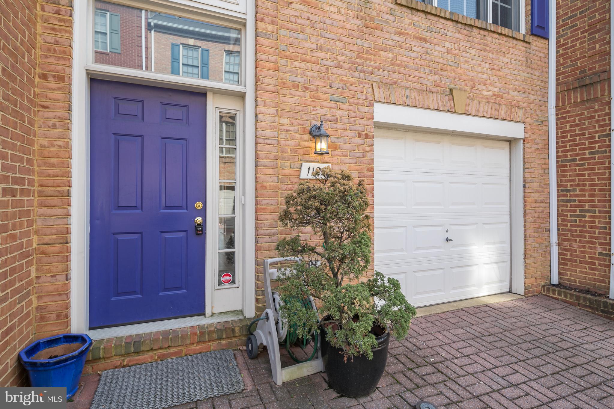 1122 N VERNON STREET