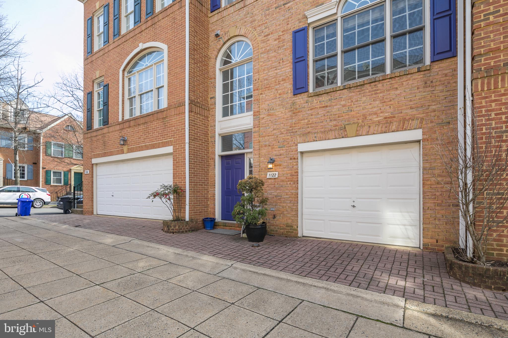 1122 N VERNON STREET