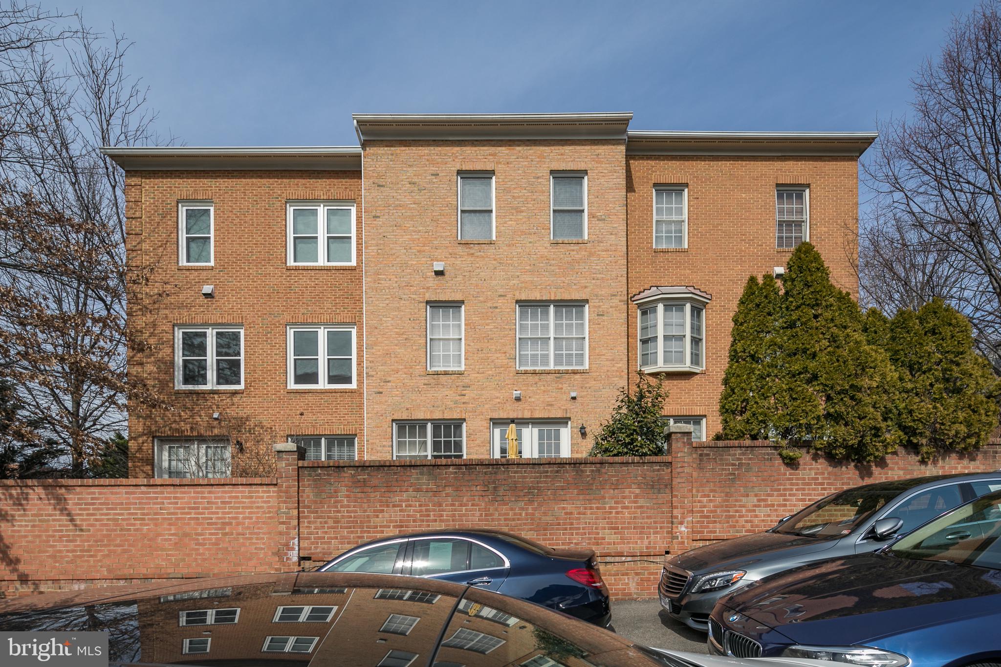 1122 N VERNON STREET