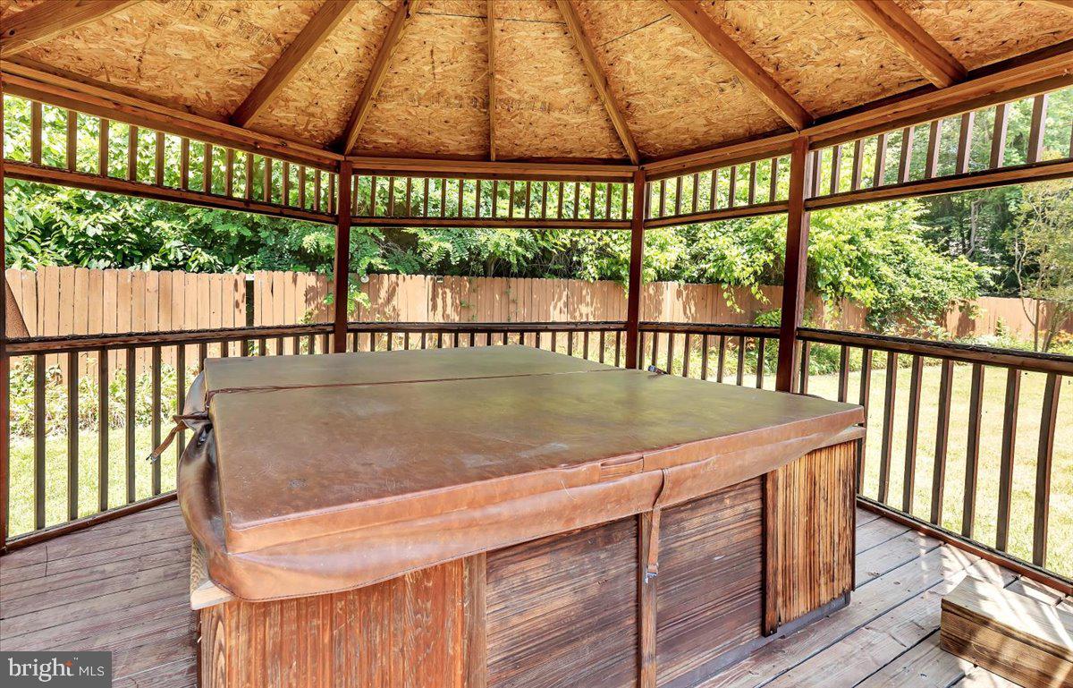 RIVER BEND - Residential