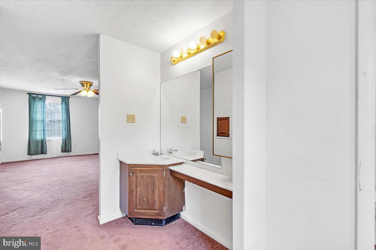 RIVER BEND - Residential