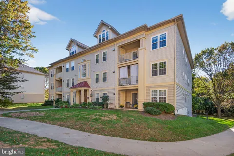 11820 Eton Manor Drive Unit 104, Germantown, MD MLS: MDMC2203568