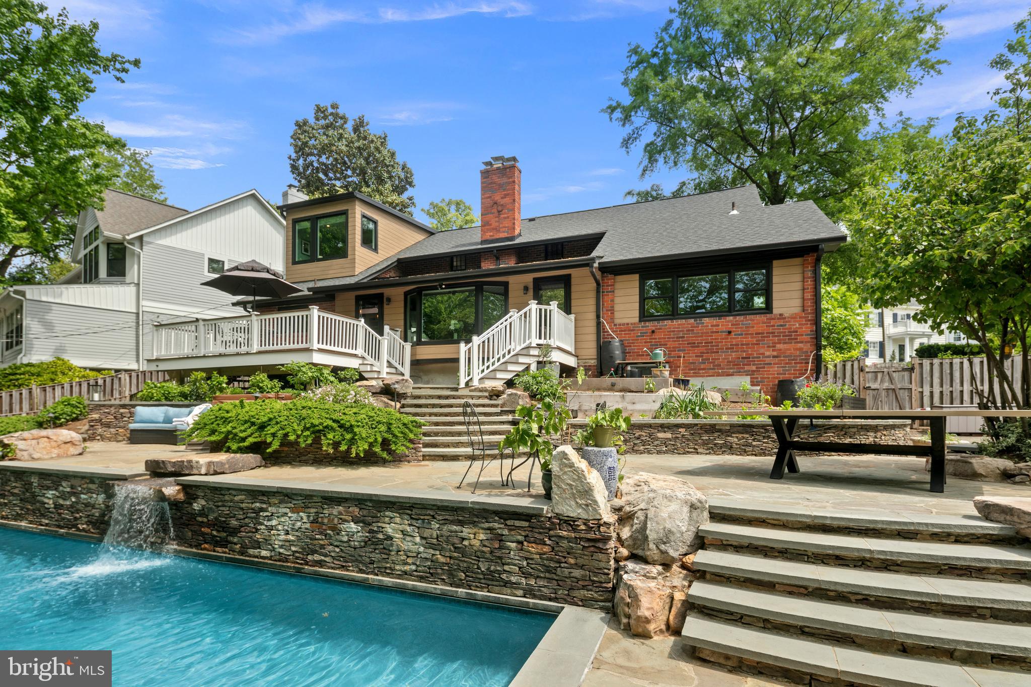 LYON VILLAGE - Residential