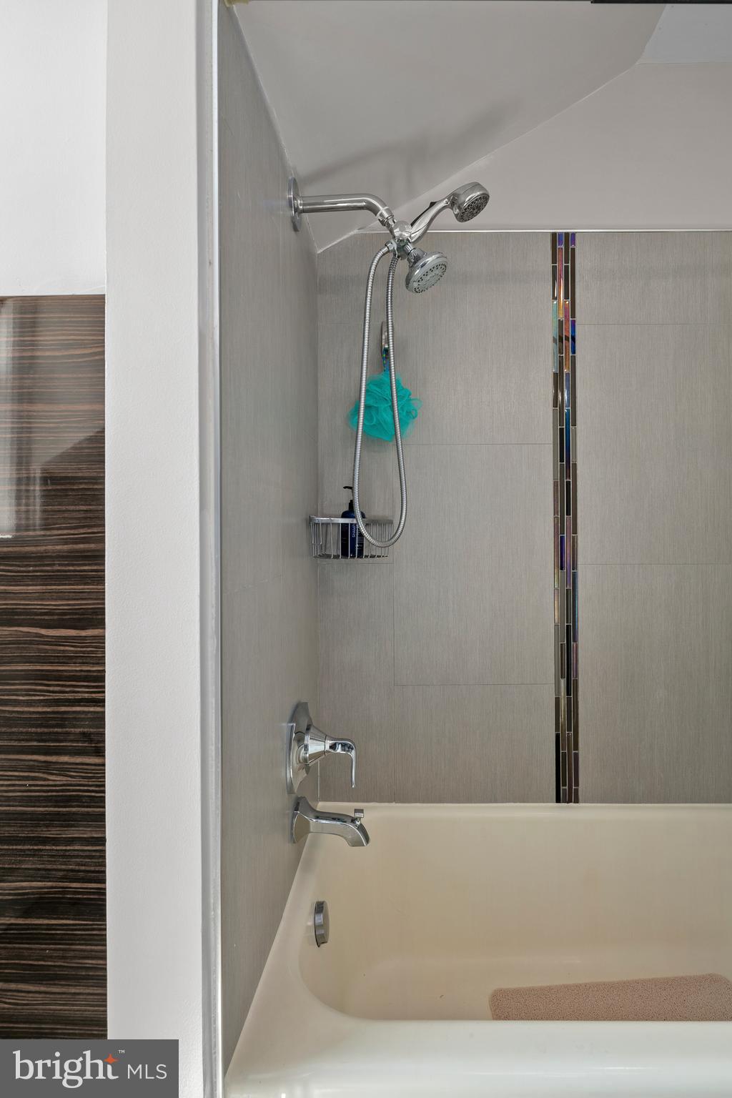 LYON VILLAGE - Residential