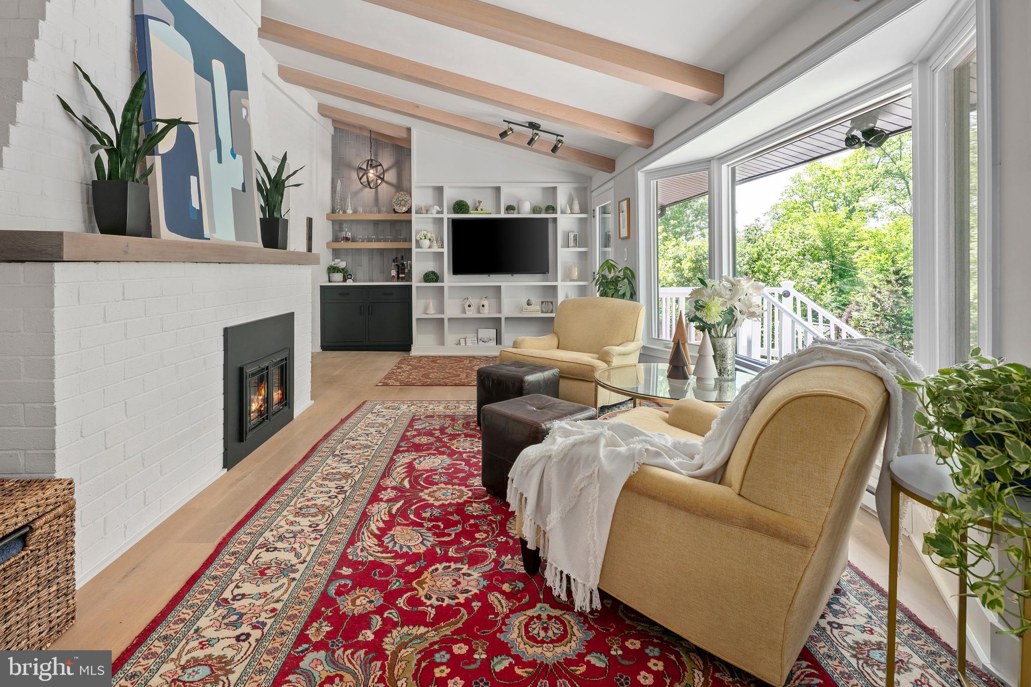 LYON VILLAGE - Residential