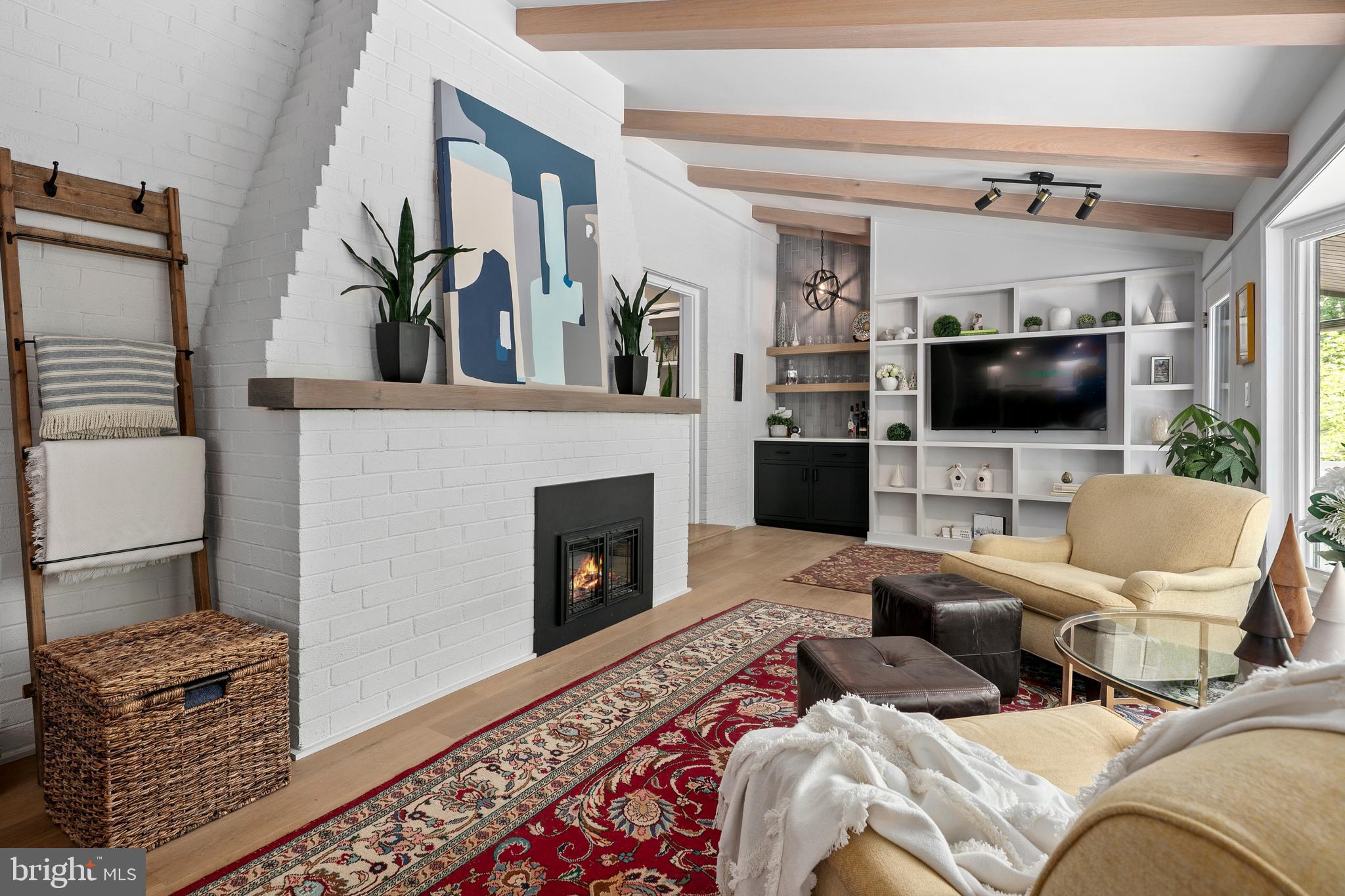 LYON VILLAGE - Residential