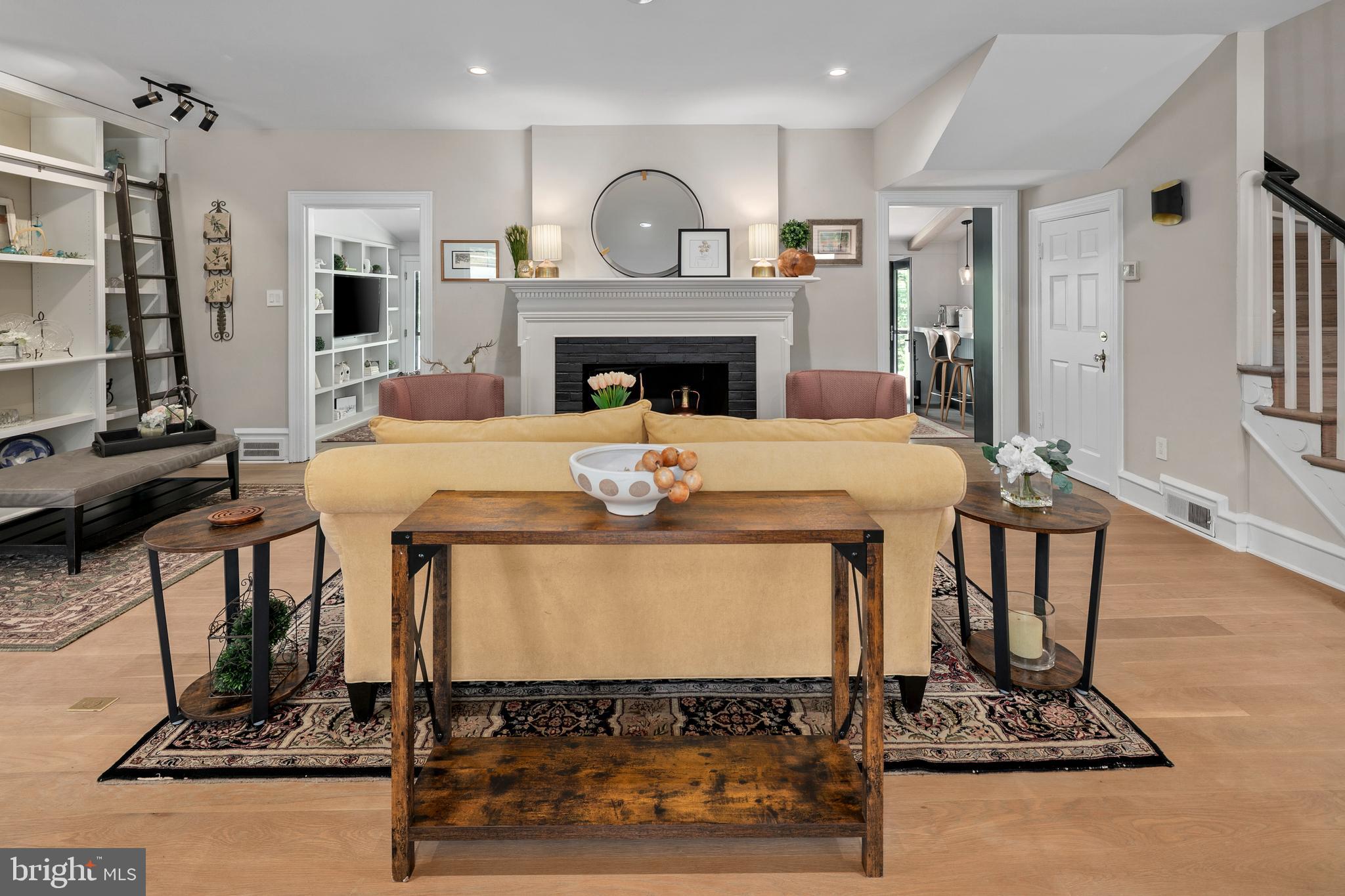 LYON VILLAGE - Residential