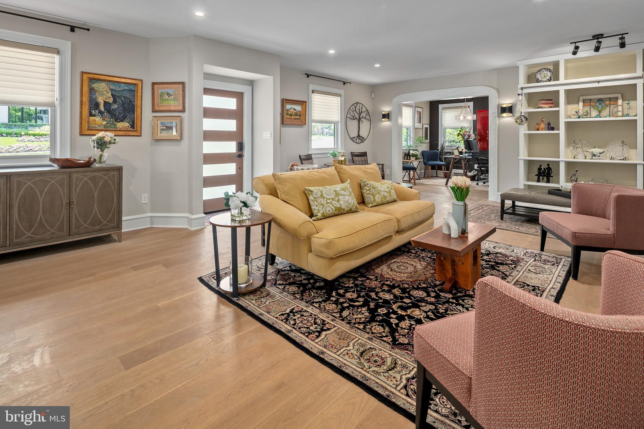 LYON VILLAGE - Residential