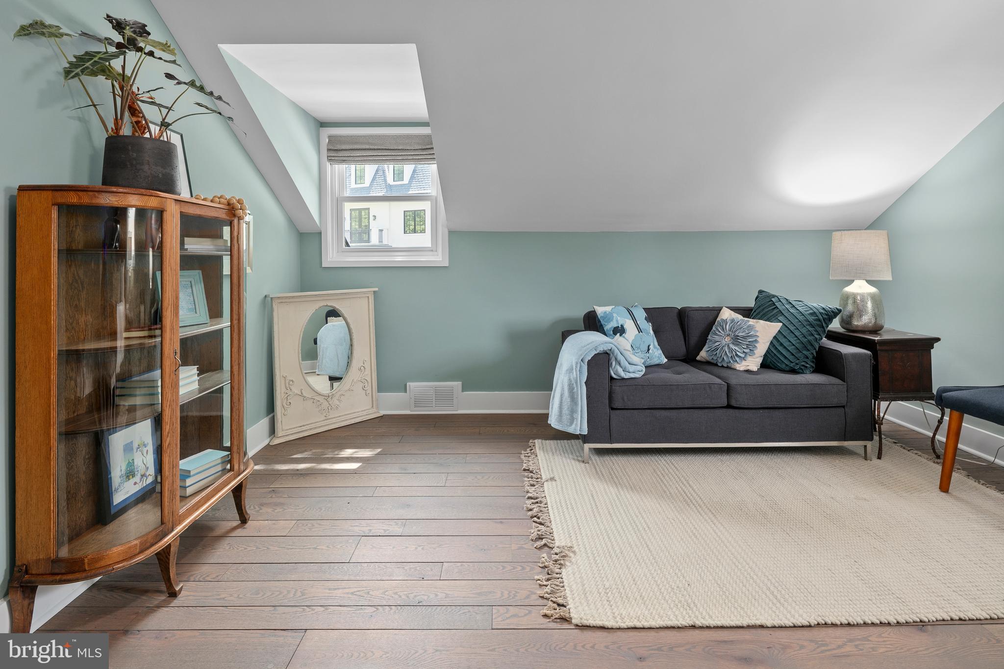 LYON VILLAGE - Residential