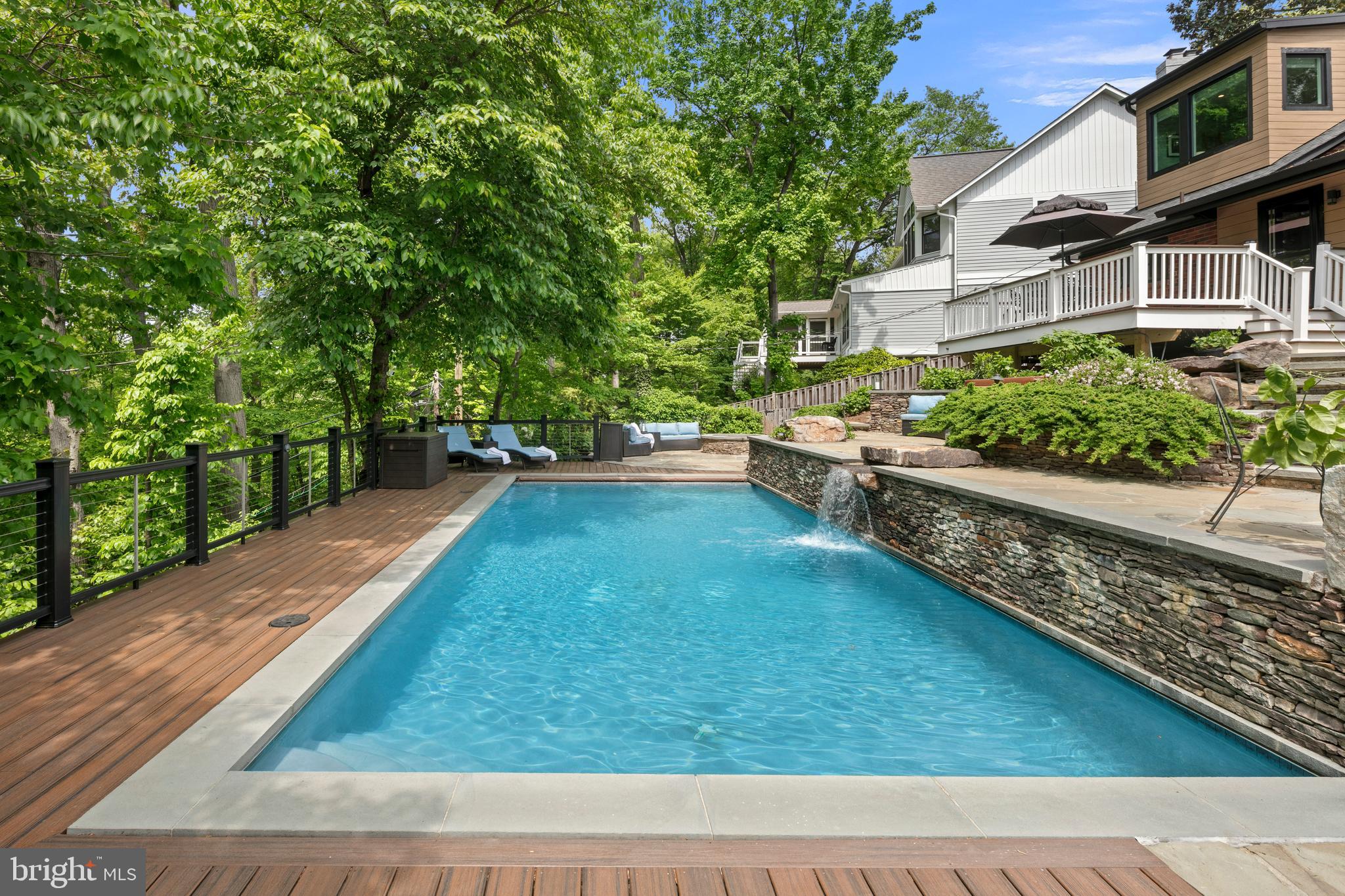 LYON VILLAGE - Residential