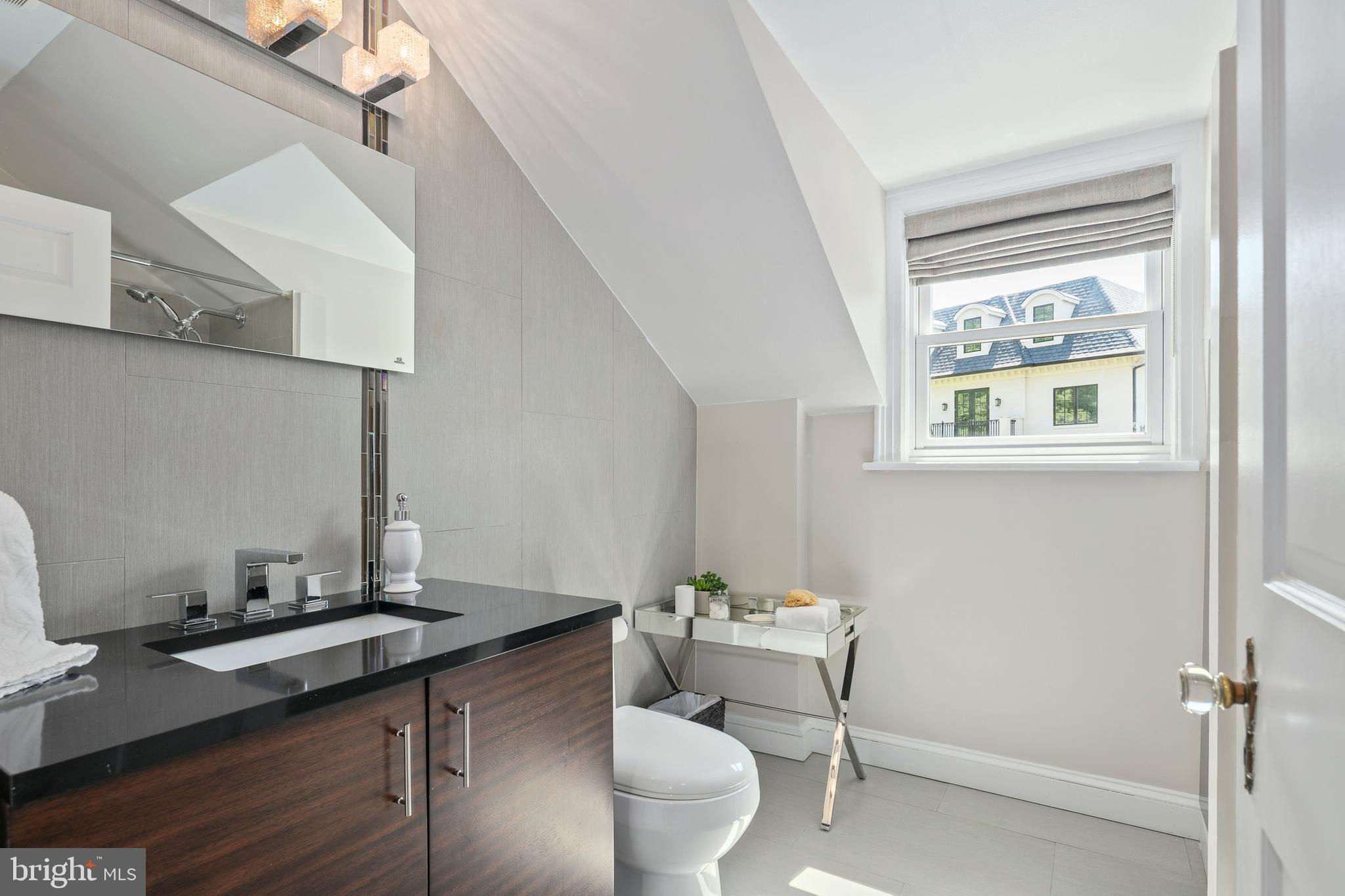 LYON VILLAGE - Residential