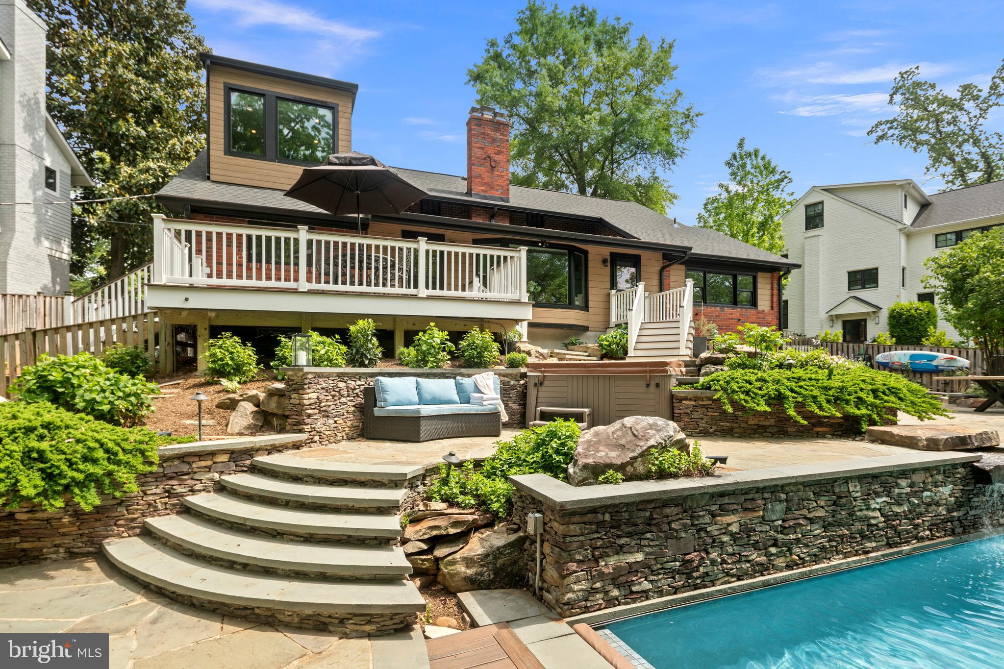 LYON VILLAGE - Residential