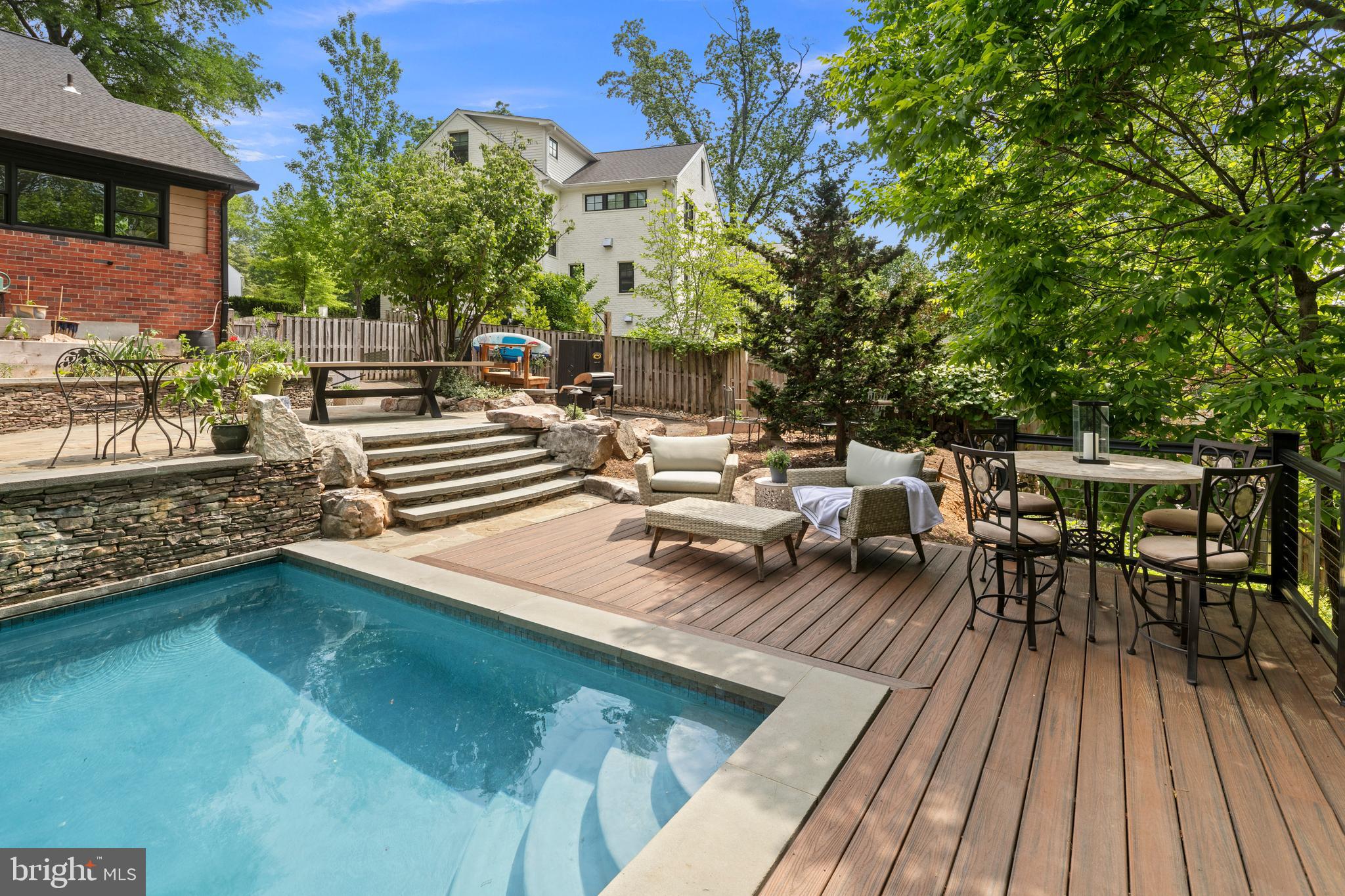 LYON VILLAGE - Residential