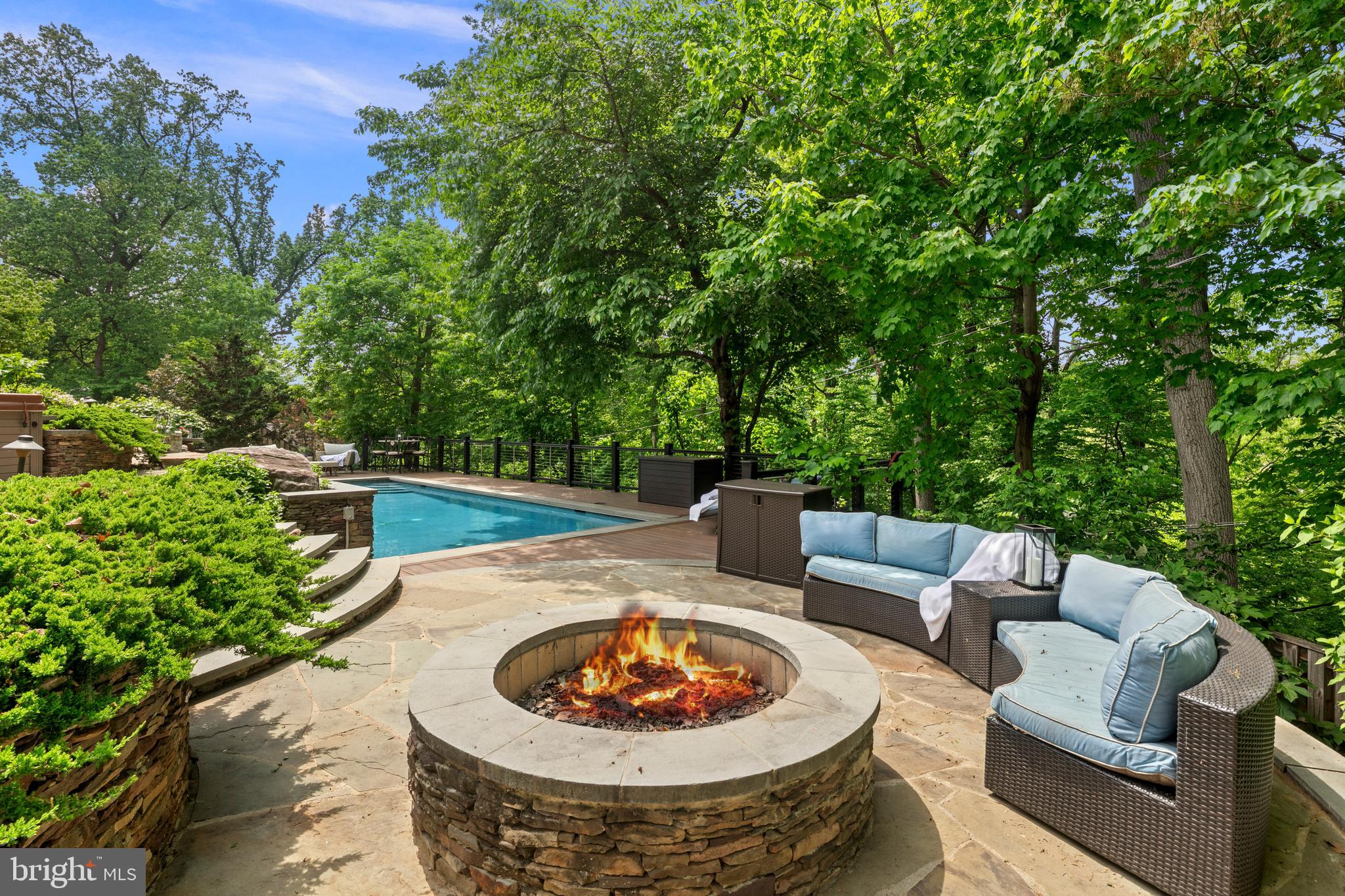 LYON VILLAGE - Residential