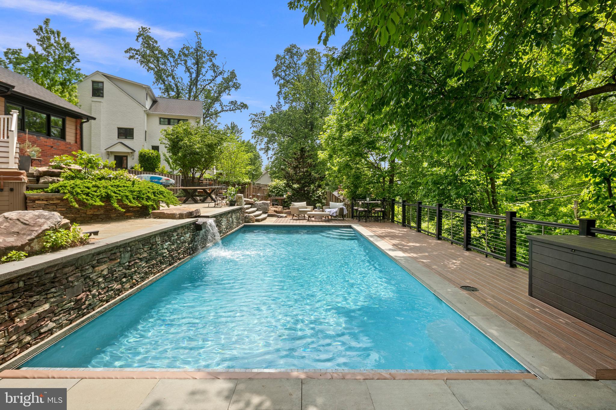 LYON VILLAGE - Residential