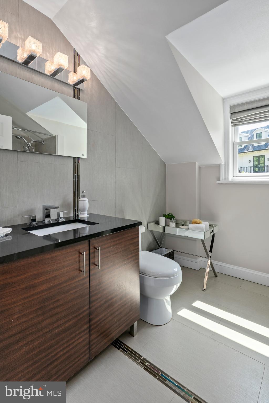 LYON VILLAGE - Residential