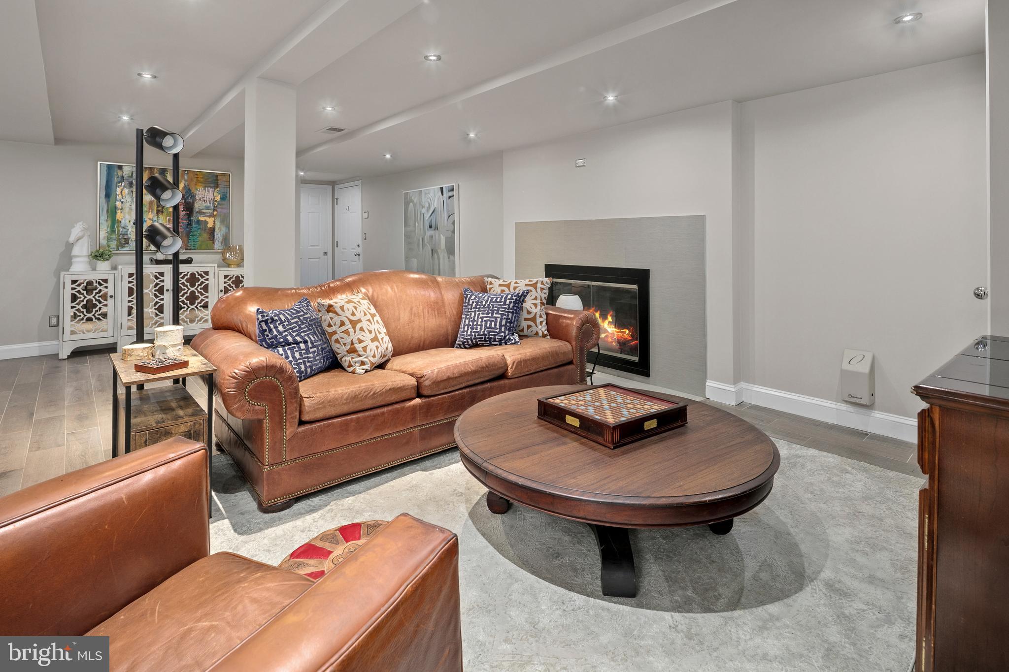 LYON VILLAGE - Residential