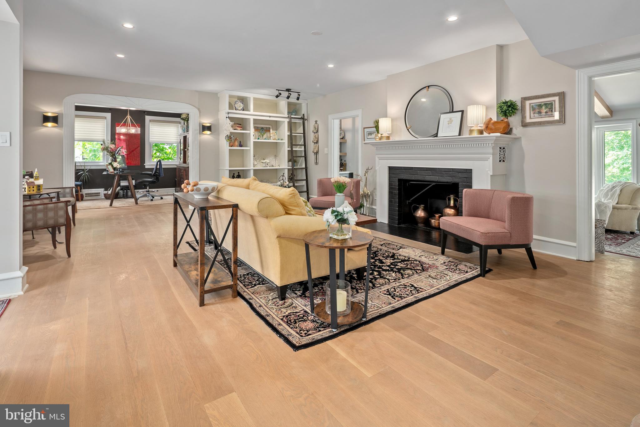 LYON VILLAGE - Residential