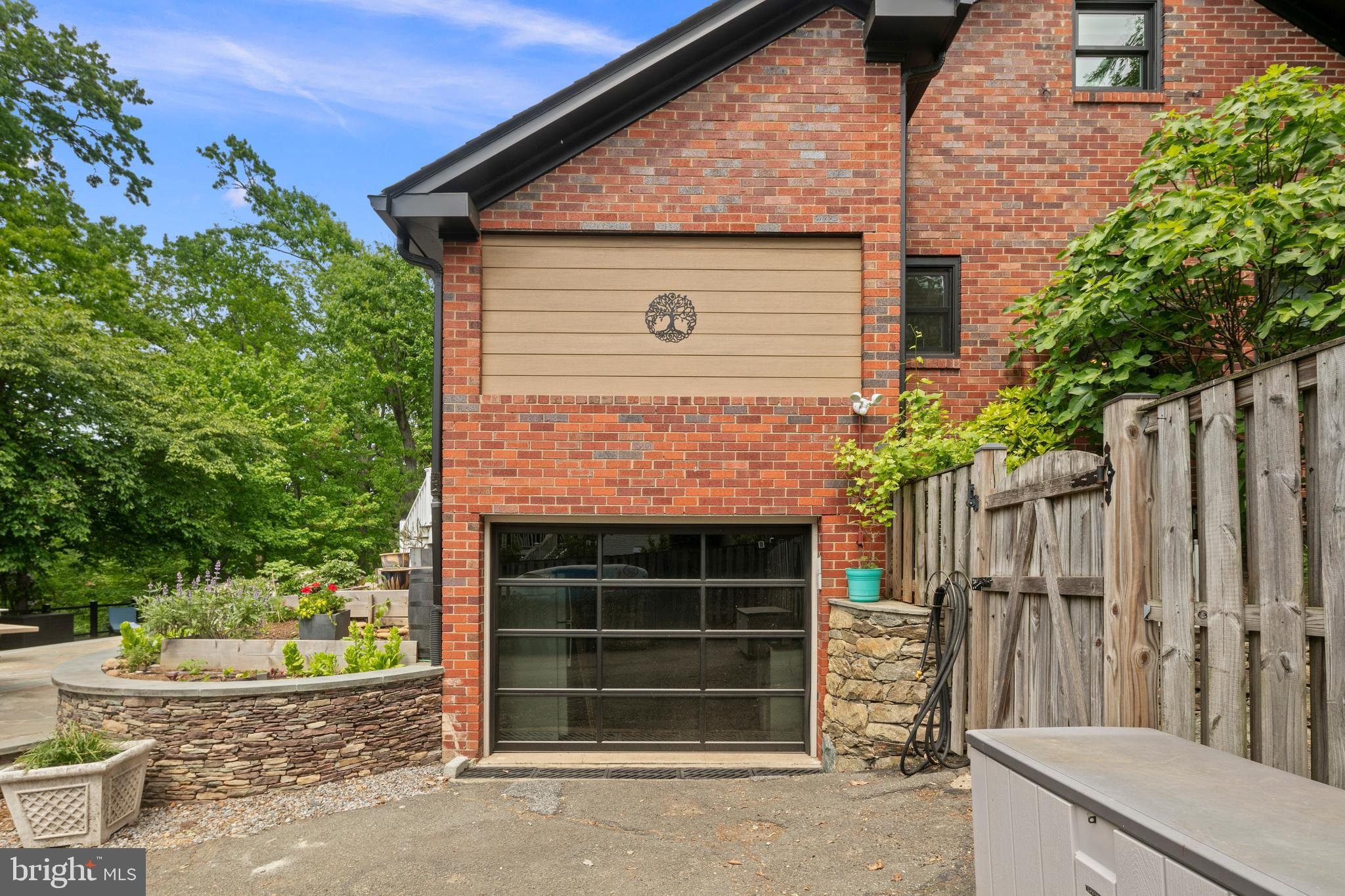 LYON VILLAGE - Residential