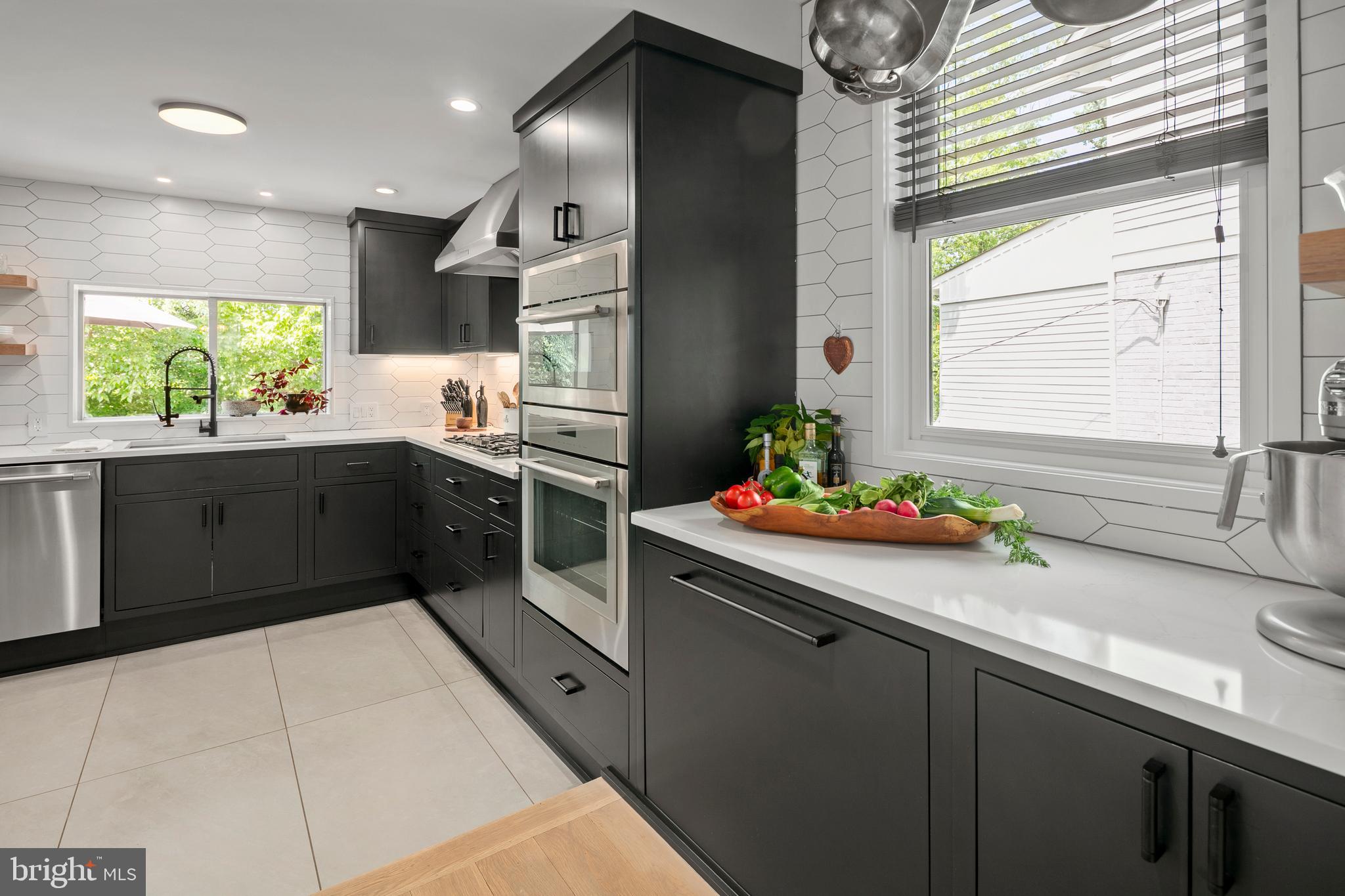 LYON VILLAGE - Residential