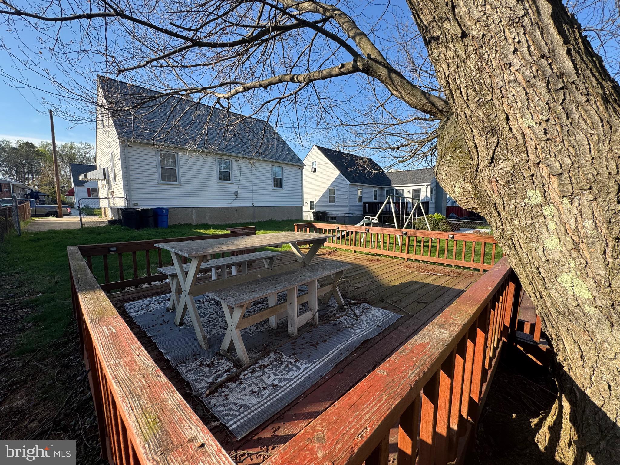 CAMPFIELD GARDENS - Residential