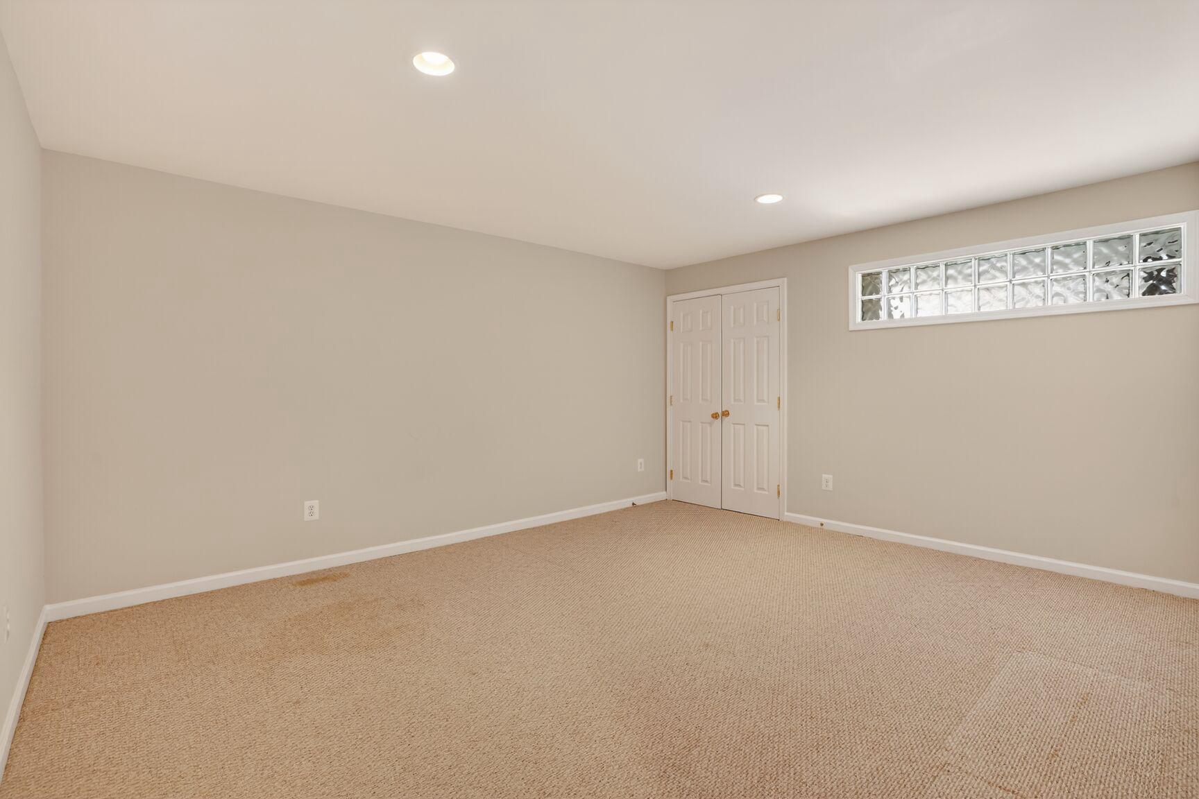 BLUE SPRING FARM - Residential