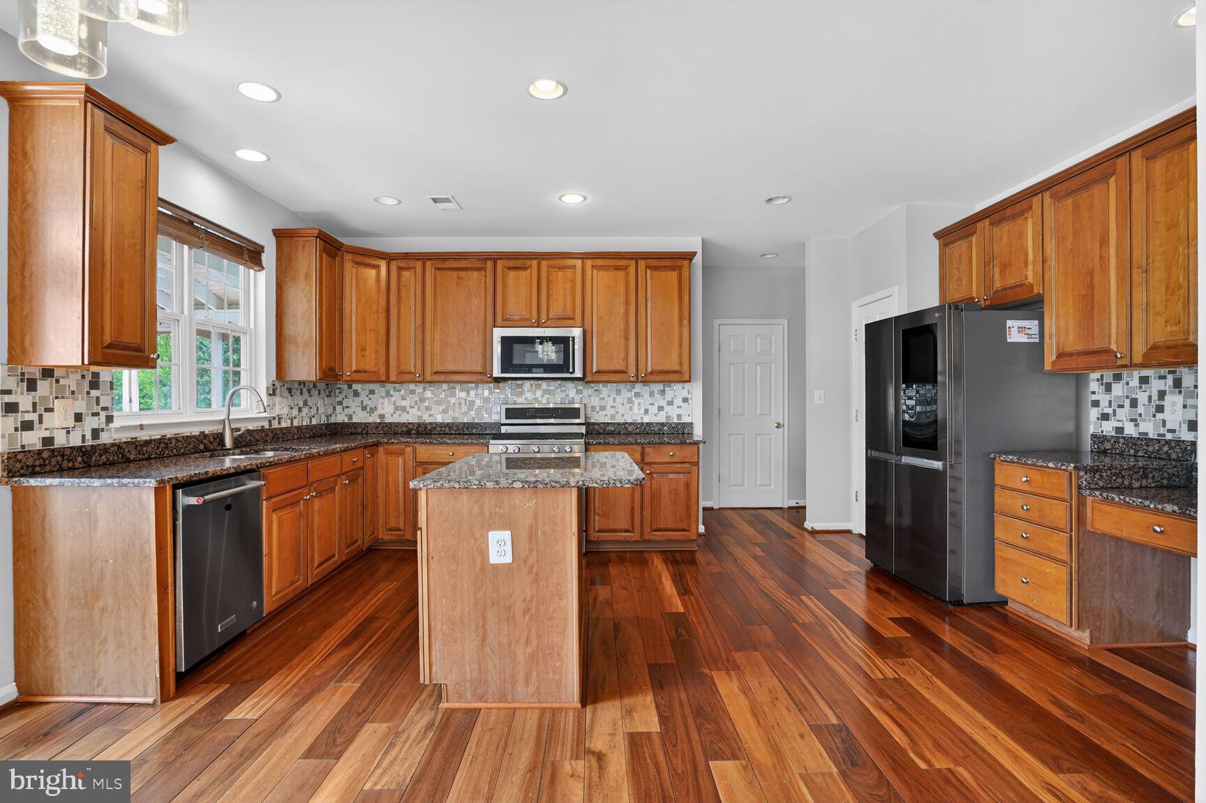 BLUE SPRING FARM - Residential