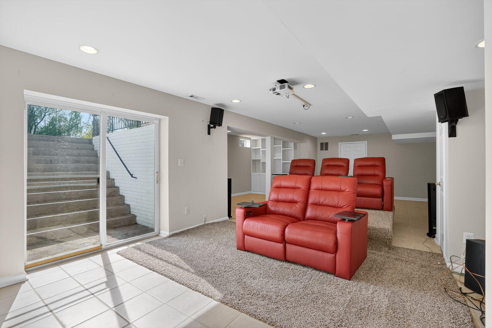 BLUE SPRING FARM - Residential