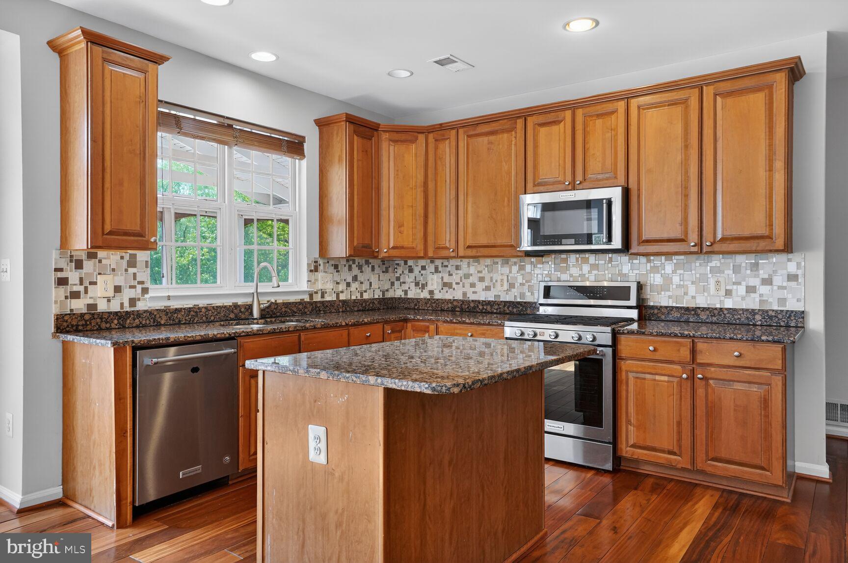 BLUE SPRING FARM - Residential