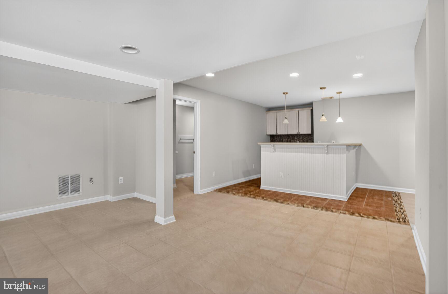 BLUE SPRING FARM - Residential