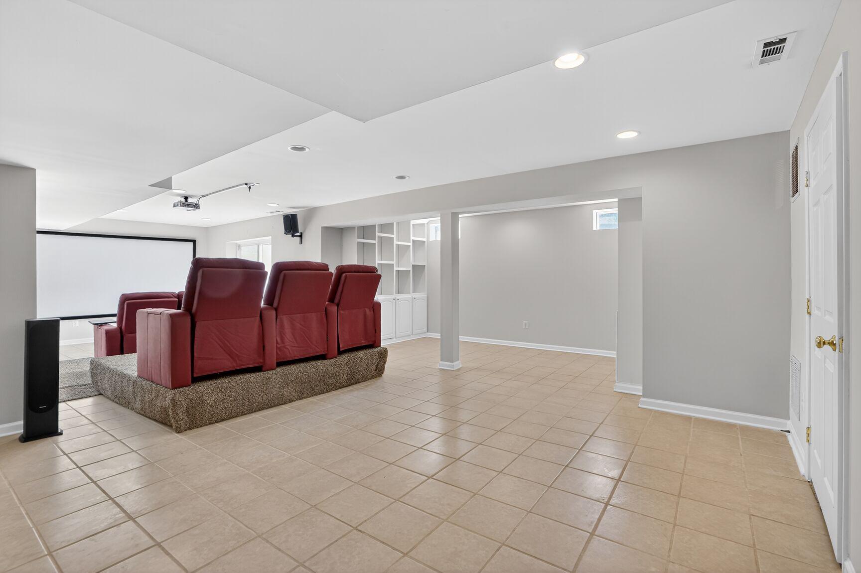 BLUE SPRING FARM - Residential